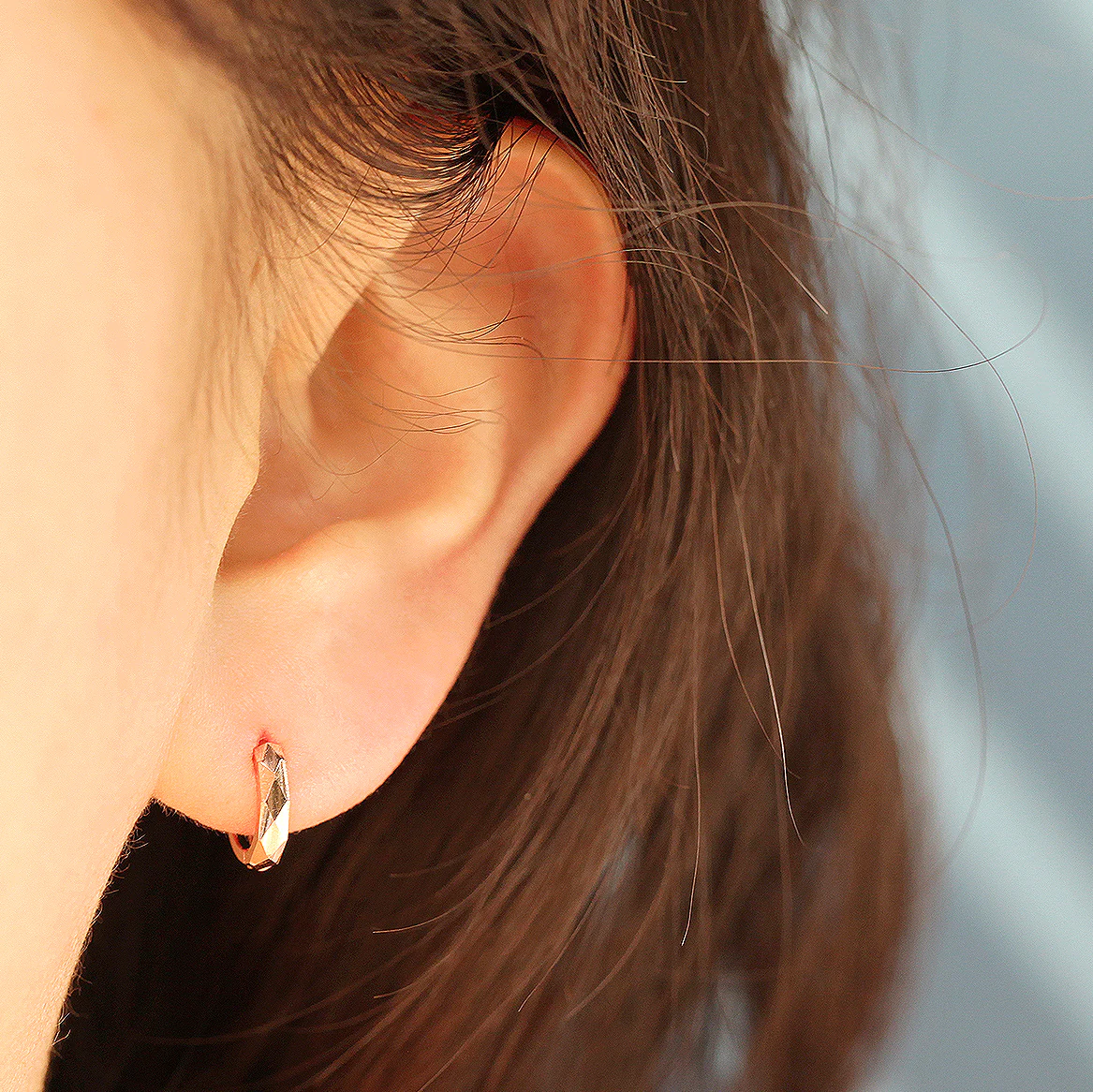 14K Gold Cutting Mini hoop earring - Image 4