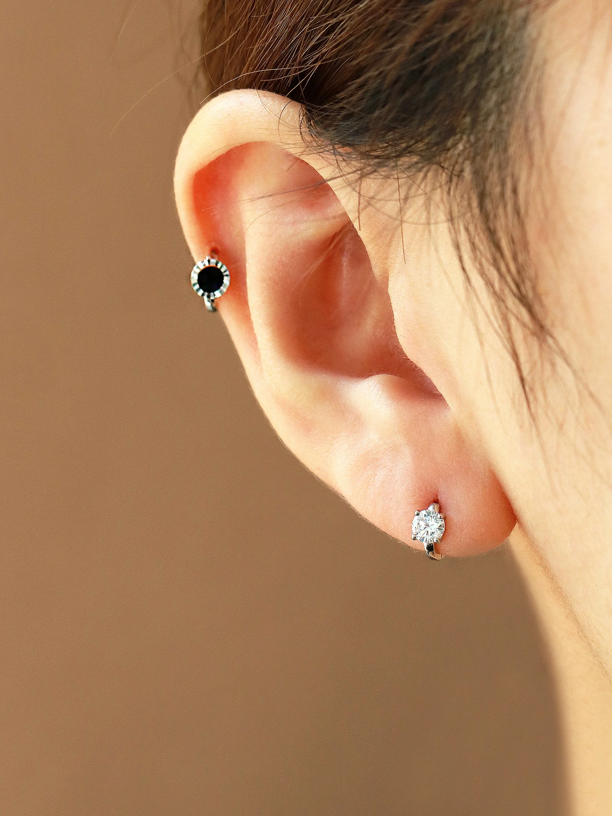 14K Gold CZ / Onyx Hoop Earring - Image 5