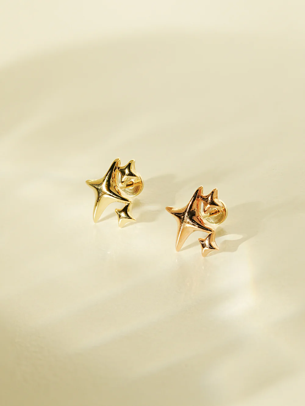 14K Gold Twinkle Glossy Internally Threaded Labret Piercing 20G - Image 3