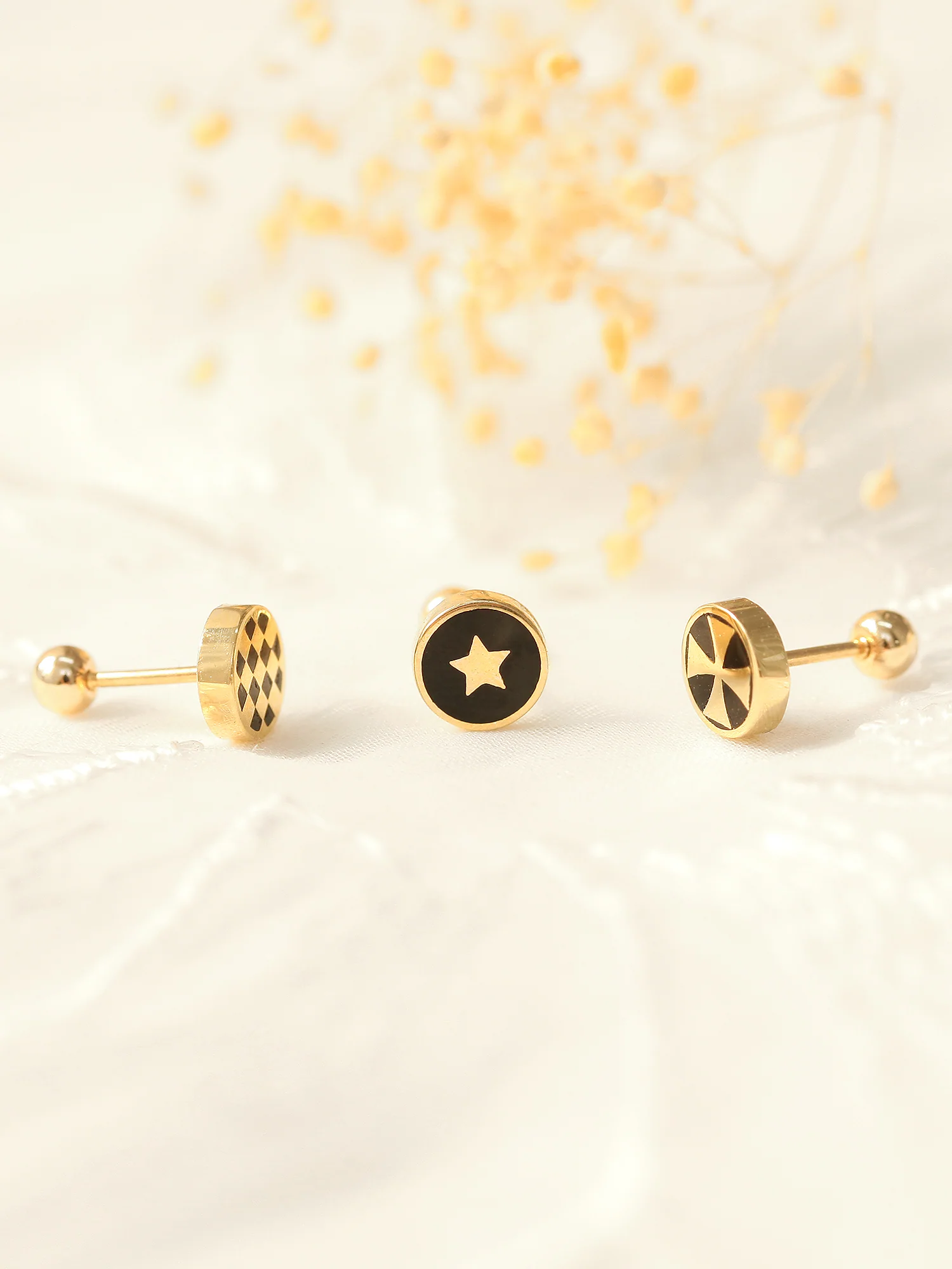 14K Gold Captain Black cartilage earring 20g - Image 3